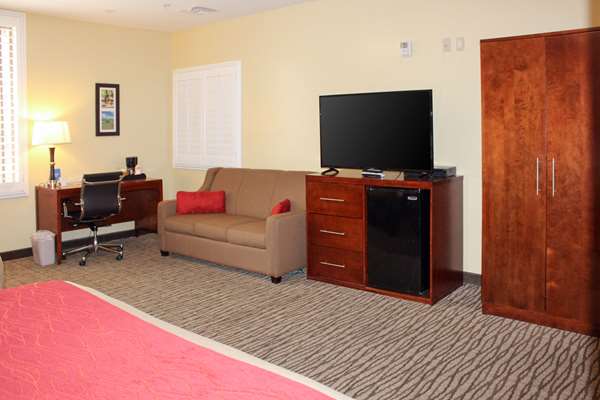 Suite - Comfort Inn Pomona