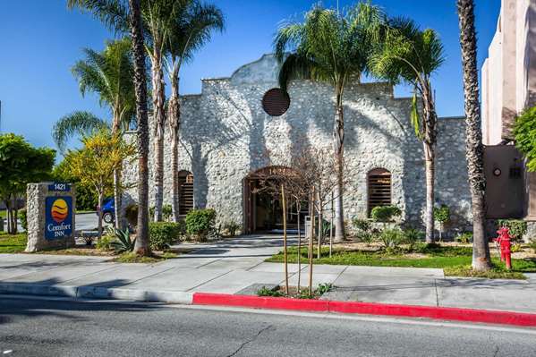 Exterior view - Comfort Inn Pomona