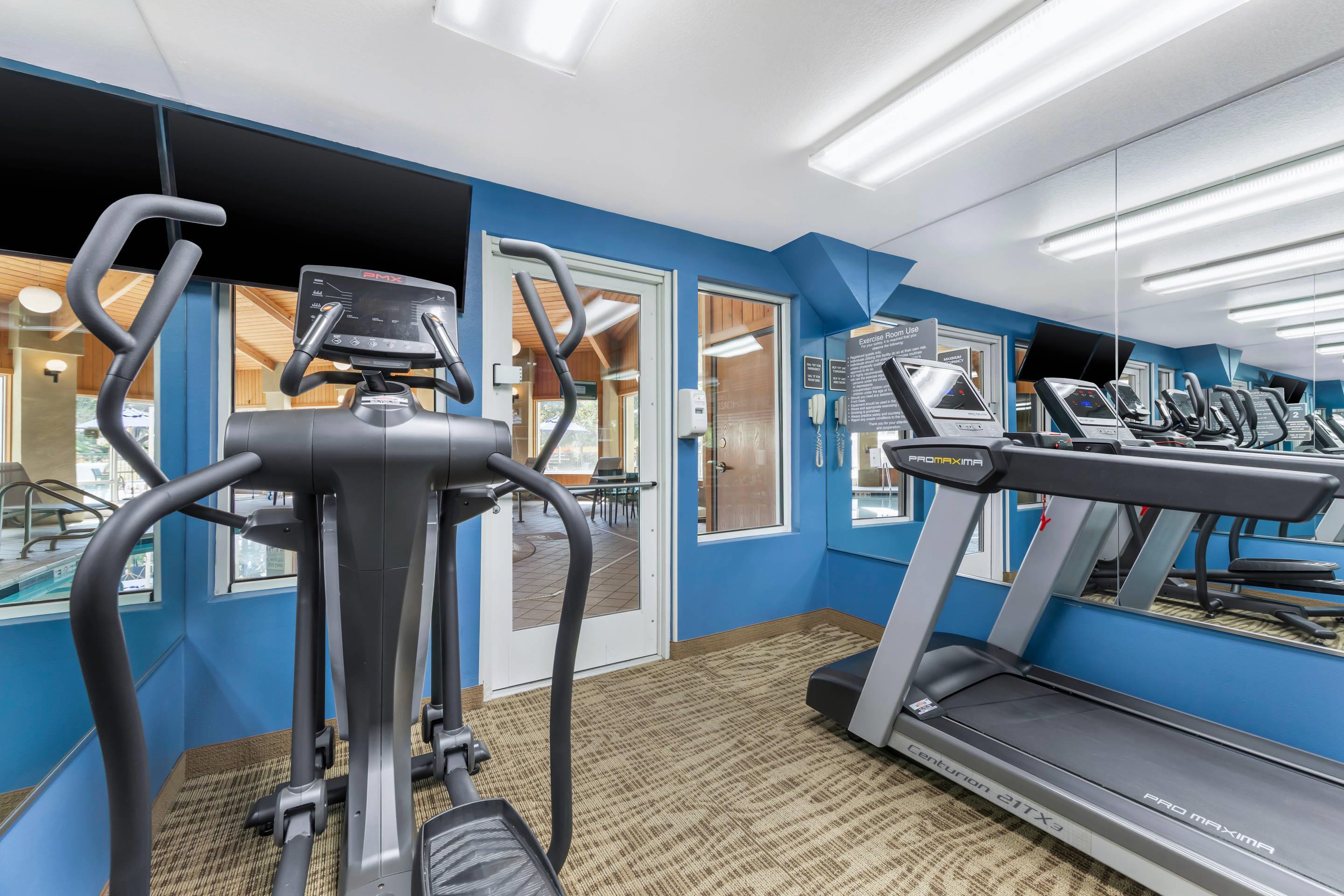 Exercise room | Comfort Inn Fontana