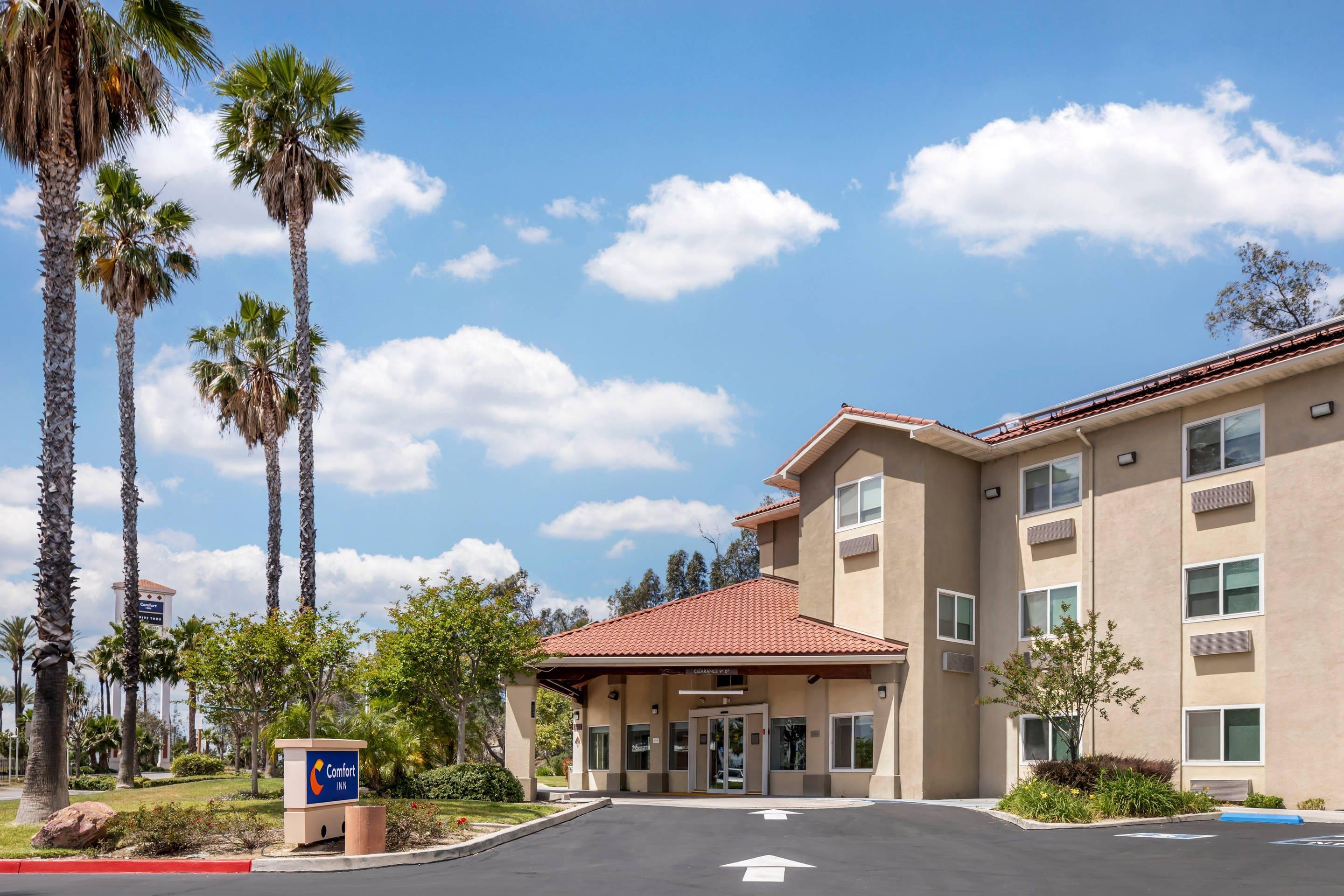 Hotel exterior | Comfort Inn Fontana