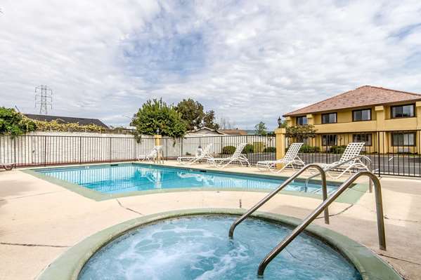 Pool - Quality Inn & Suites Gilroy