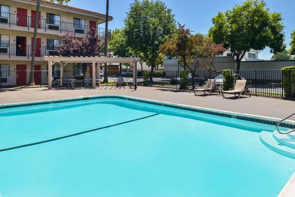 Pool - Comfort Inn & Suites Rancho Cordova