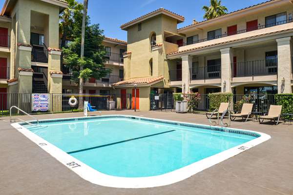 Pool - Comfort Inn & Suites Rancho Cordova