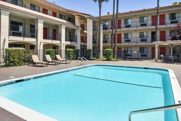 Pool - Comfort Inn & Suites Rancho Cordova