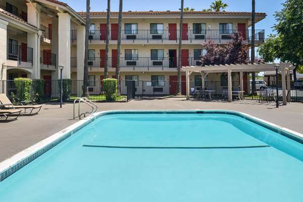 Pool - Comfort Inn & Suites Rancho Cordova