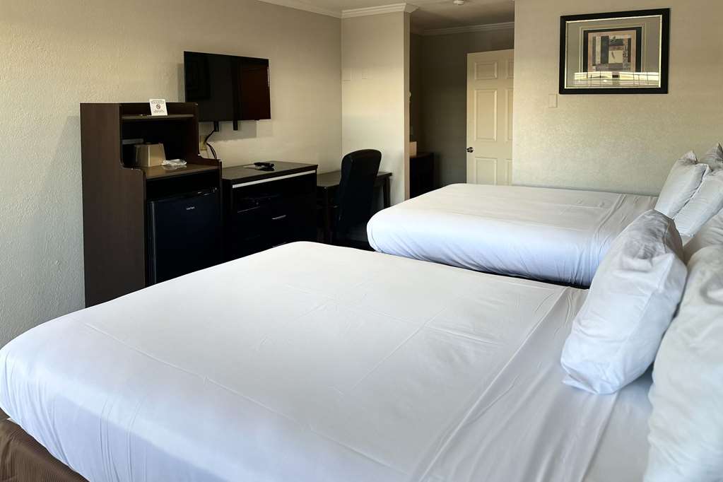 RODEWAY INN NATIONAL CITY SAN DIEGO-guestroom-Guest Room,On-Site.jpg
