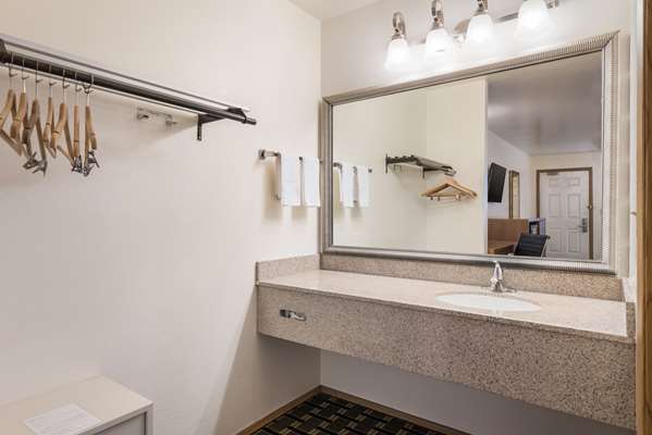  - Quality Inn King City