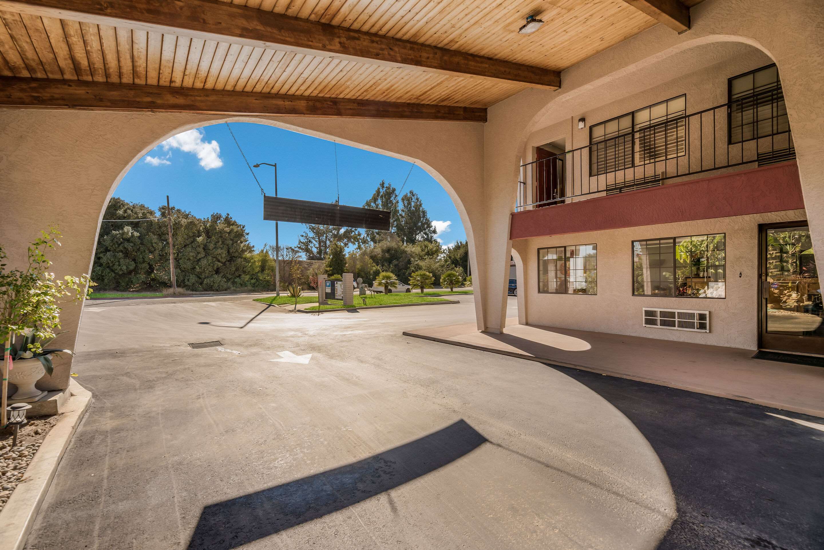 Hotel entrance | Quality Inn Near Fort Hunter Liggett