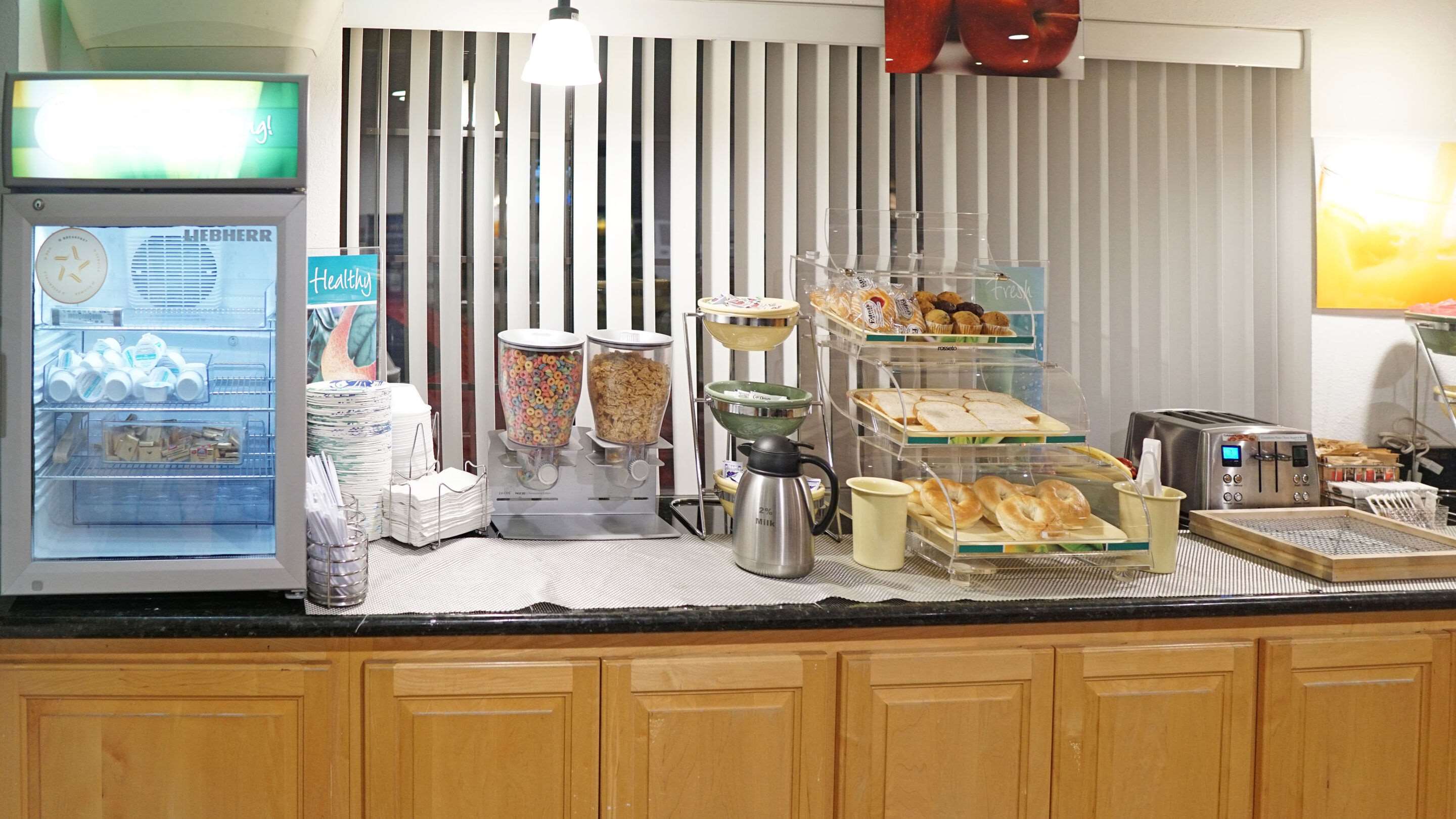 Breakfast area | Quality Inn Near Fort Hunter Liggett