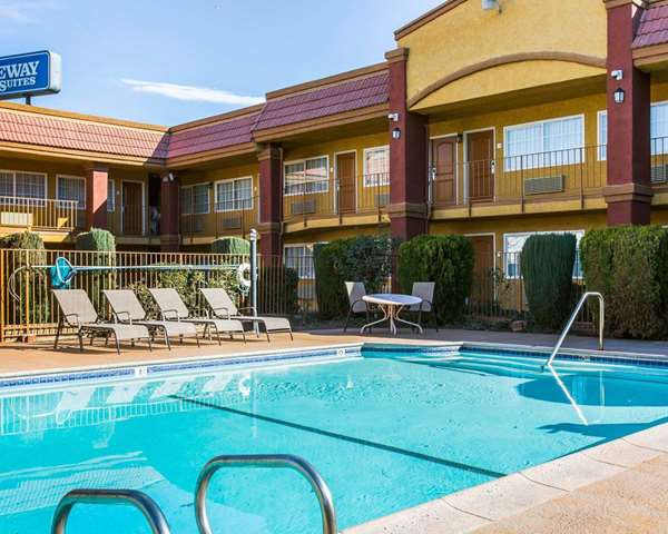 Pool - Rodeway Inn & Suites Corona - CA 91, Exit 48