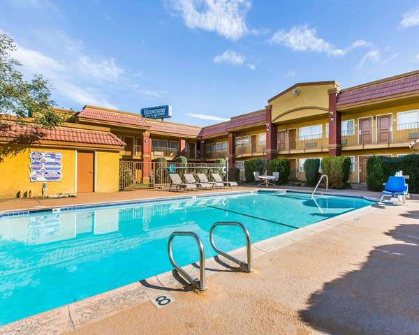Pool - Rodeway Inn & Suites Corona - CA 91, Exit 48
