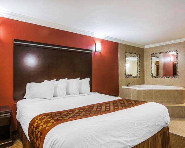 Suite - Rodeway Inn & Suites Corona - CA 91, Exit 48