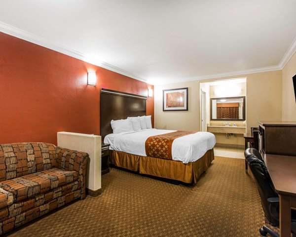 Suite - Rodeway Inn & Suites Corona - CA 91, Exit 48