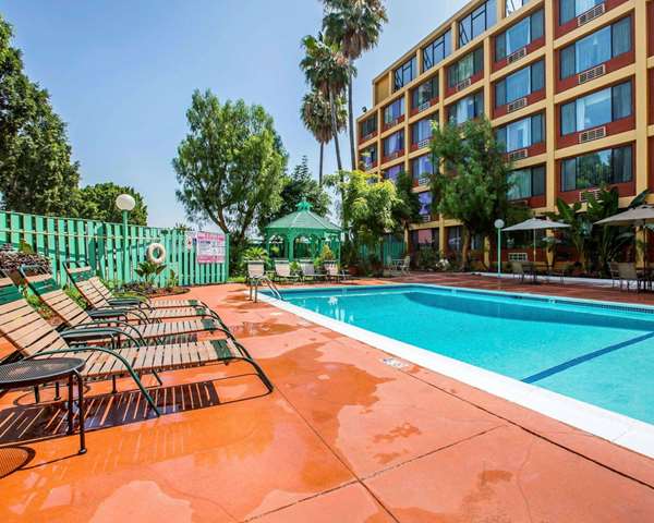Pool - Quality Inn & Suites Montebello - I-5, Exit 126