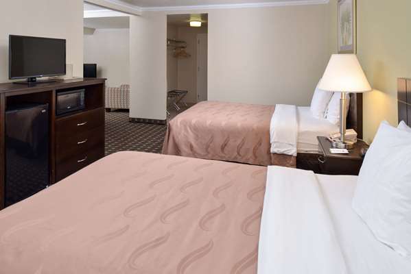 Suite - Quality Inn & Suites Montebello - I-5, Exit 126