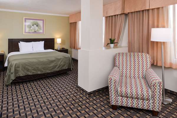 Suite - Quality Inn & Suites Montebello - I-5, Exit 126