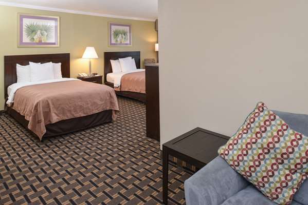 Suite - Quality Inn & Suites Montebello - I-5, Exit 126
