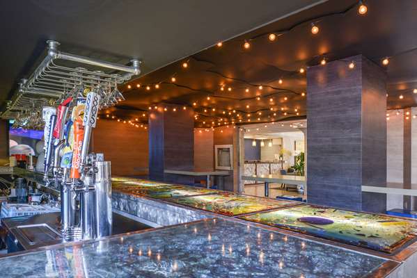 Bar - Quality Inn & Suites Montebello - I-5, Exit 126