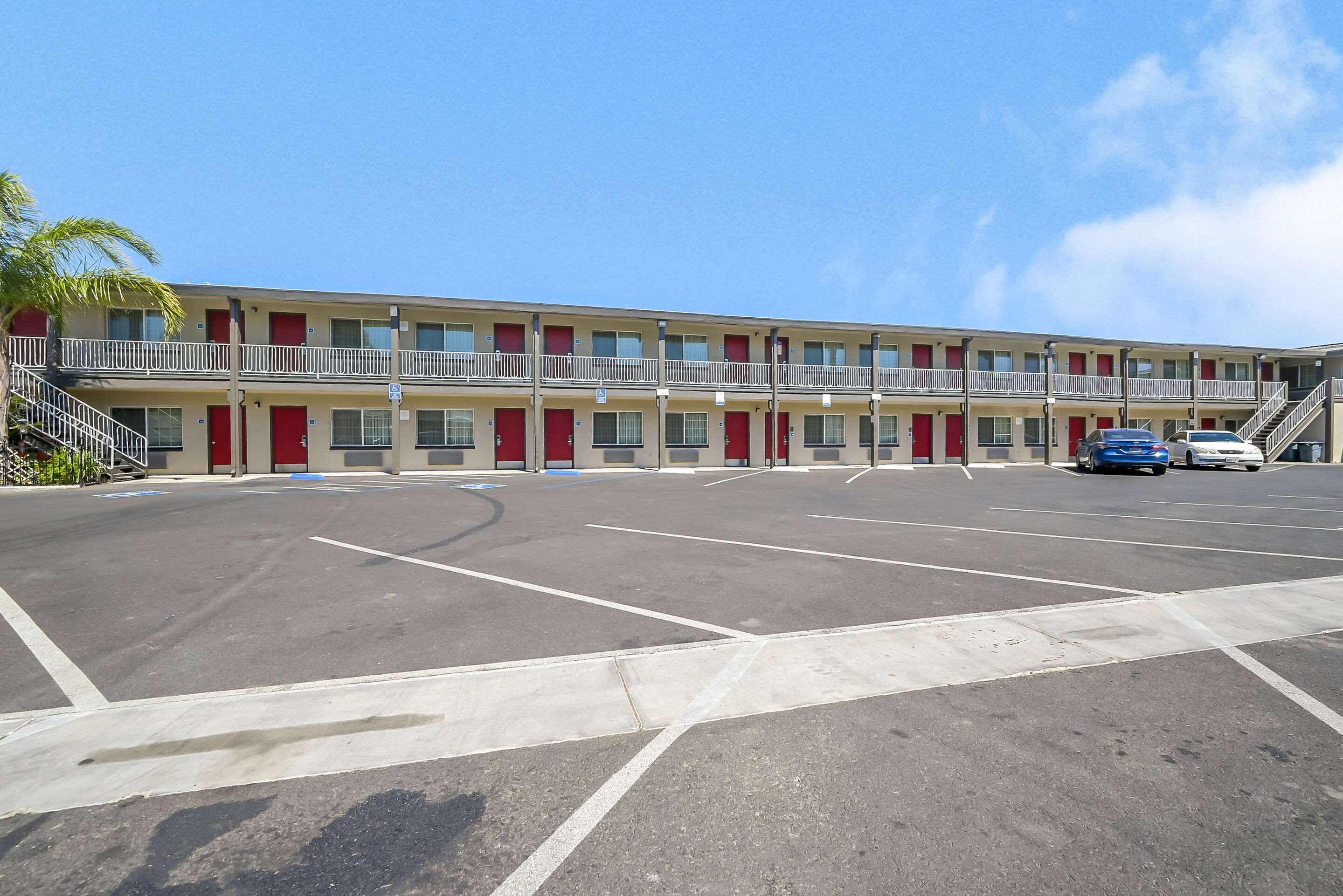 Parking | Econo Lodge Woodland near I-5
