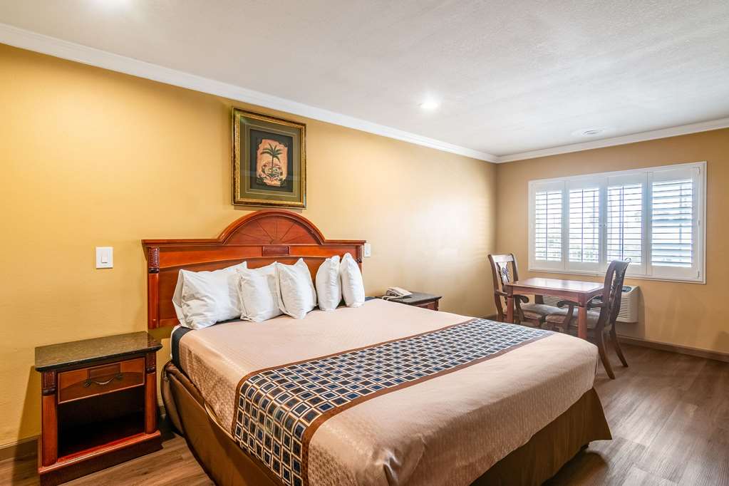 RODEWAY INN ARTESIA CERRITOS-guestroom-Guest Room,On-Site.jpg