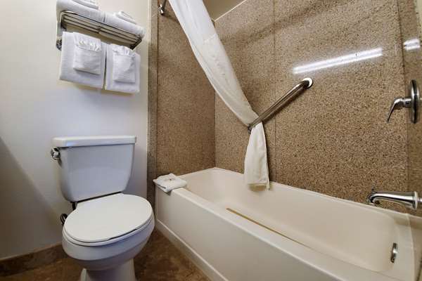  - Quality Inn & Suites Anaheim - I-5, Exit 109