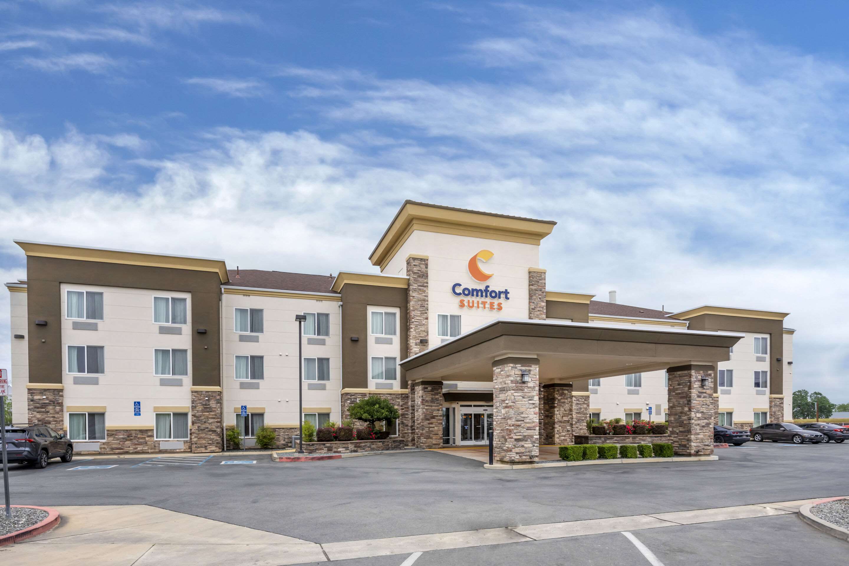 Hotel exterior | Comfort Suites Redding - Shasta Lake