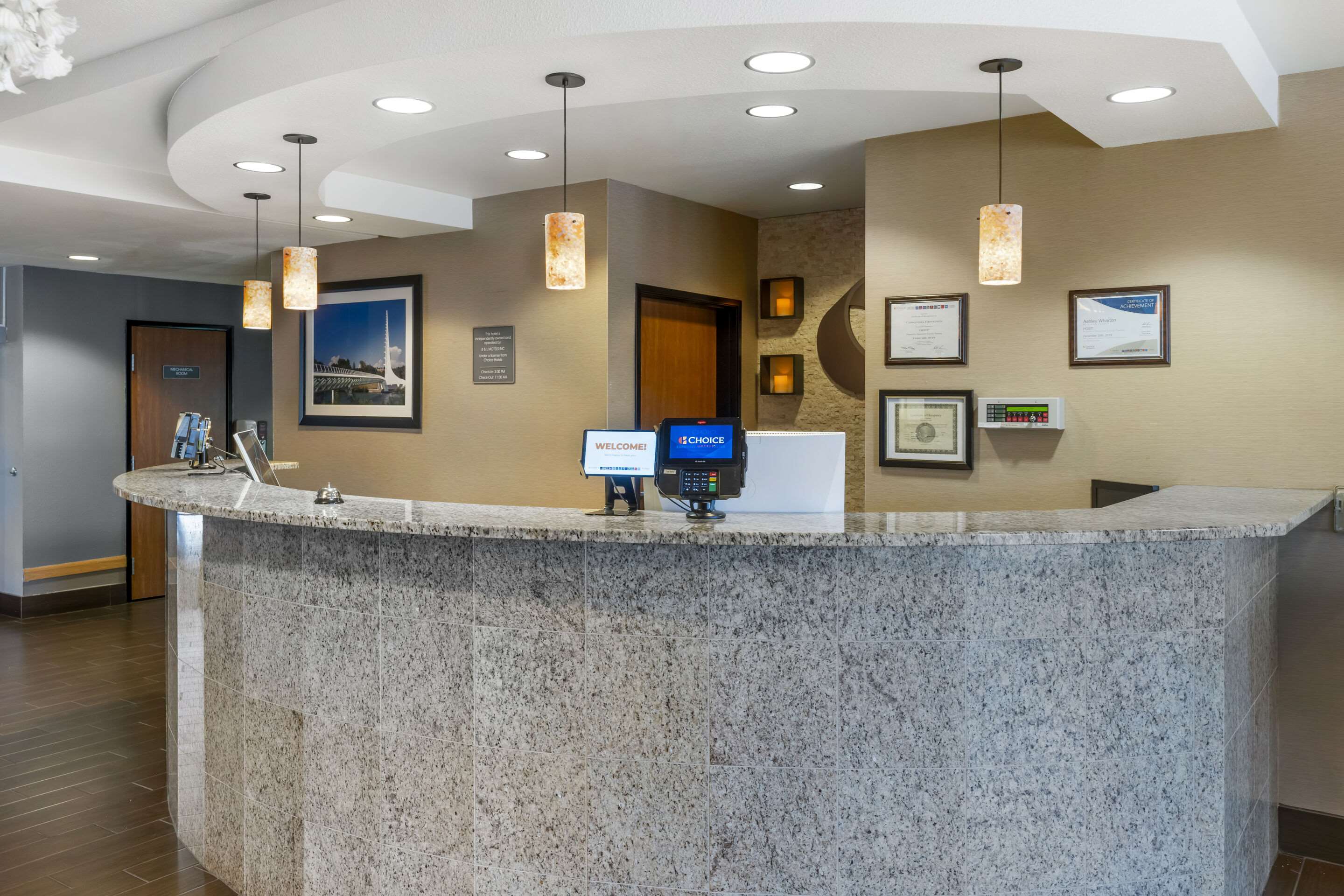 Front desk | Comfort Suites Redding - Shasta Lake