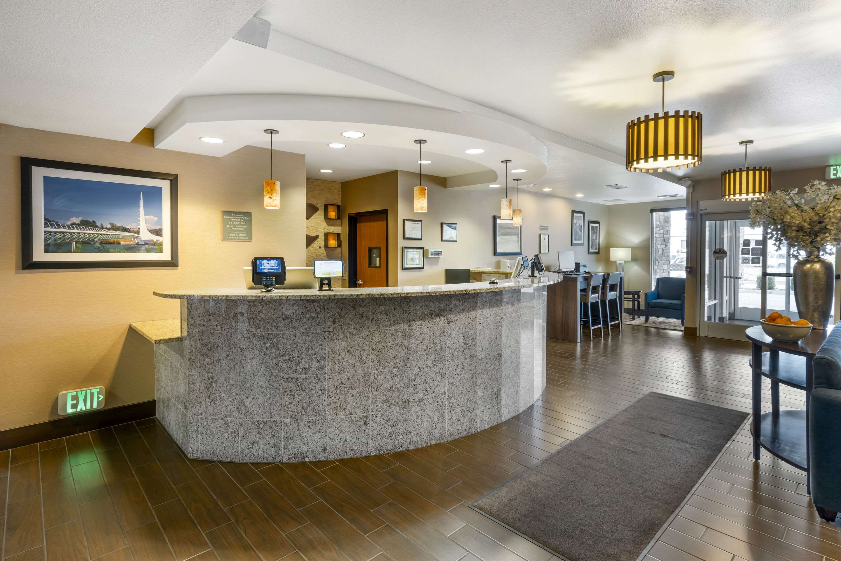 Hotel lobby | Comfort Suites Redding - Shasta Lake