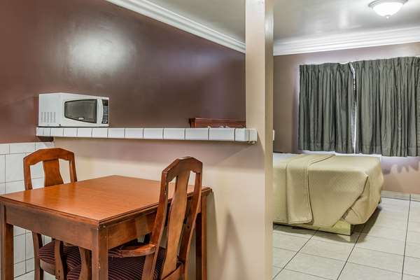  - Rodeway Inn Ventura