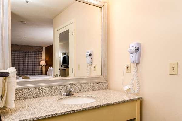  - Quality Inn & Suites Lathrop - I-5, Exit 462