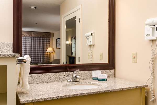  - Quality Inn & Suites Lathrop - I-5, Exit 462