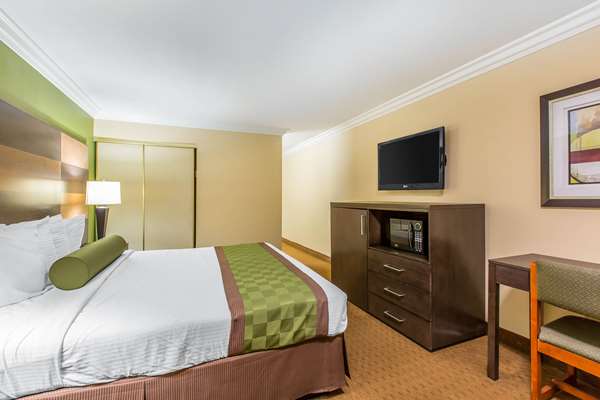  - Rodeway Inn & Suites Canyon Lake