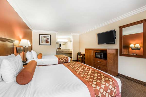  - Rodeway Inn & Suites Canyon Lake