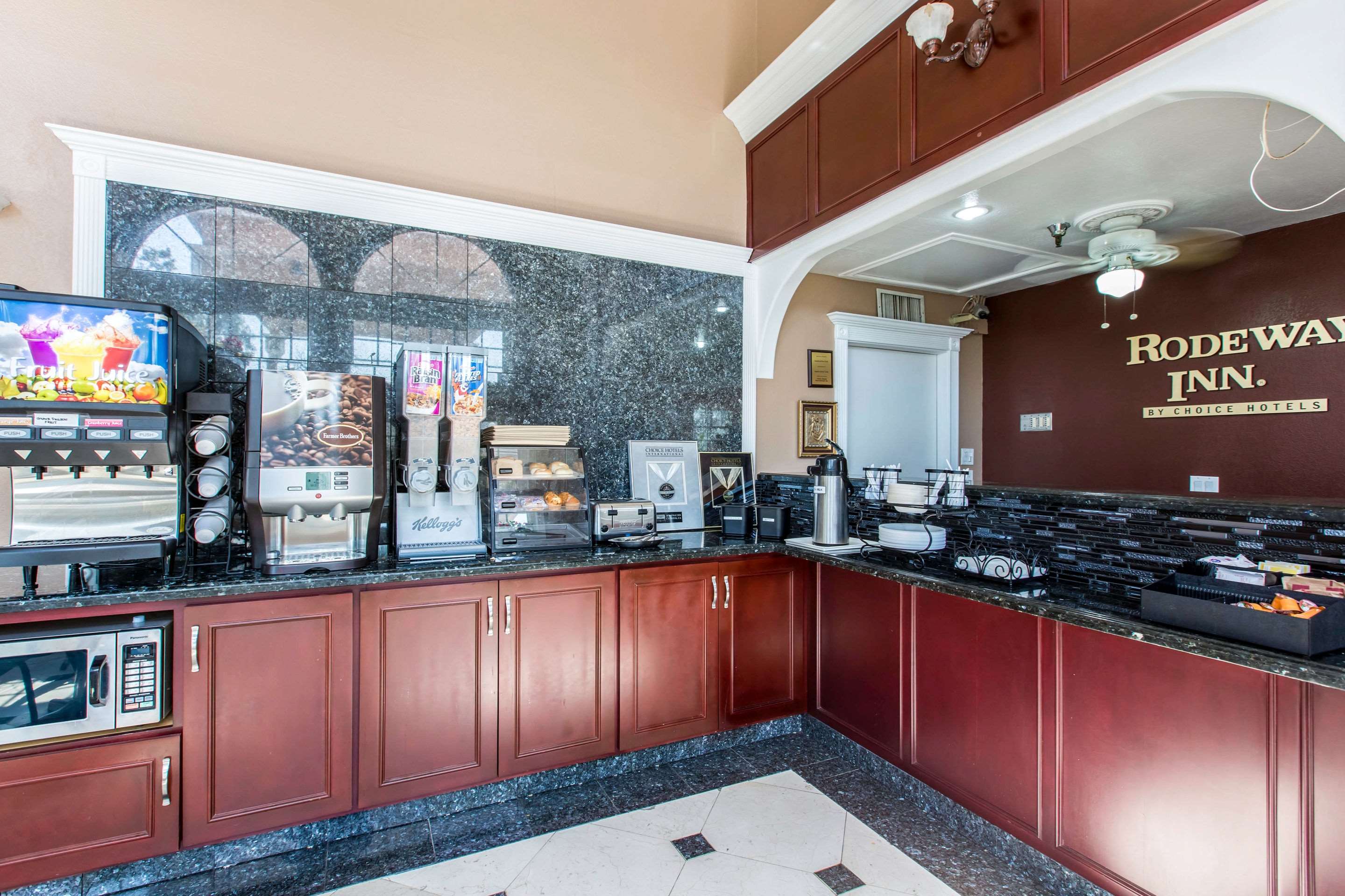 Free breakfast | Rodeway Inn Cypress