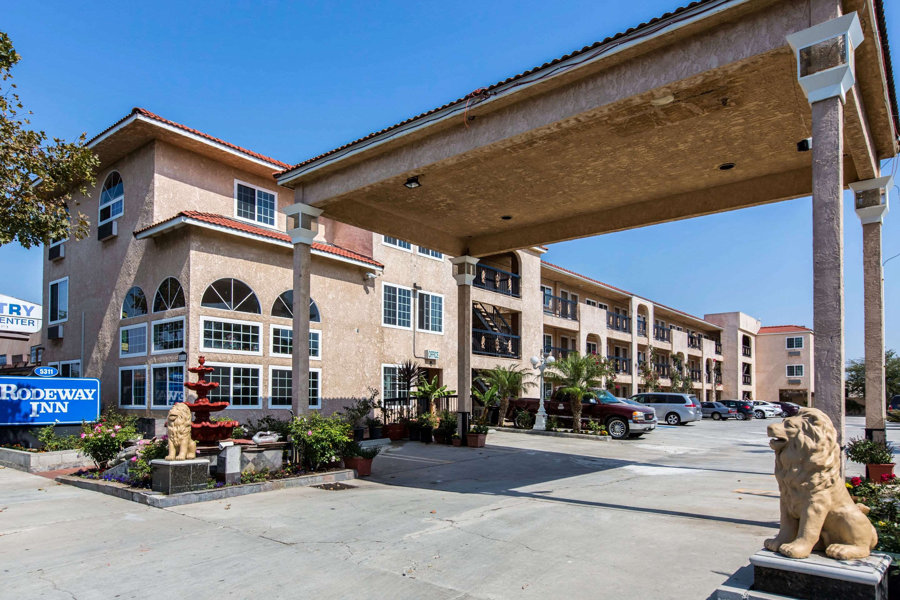 Hotel entrance | Rodeway Inn Cypress