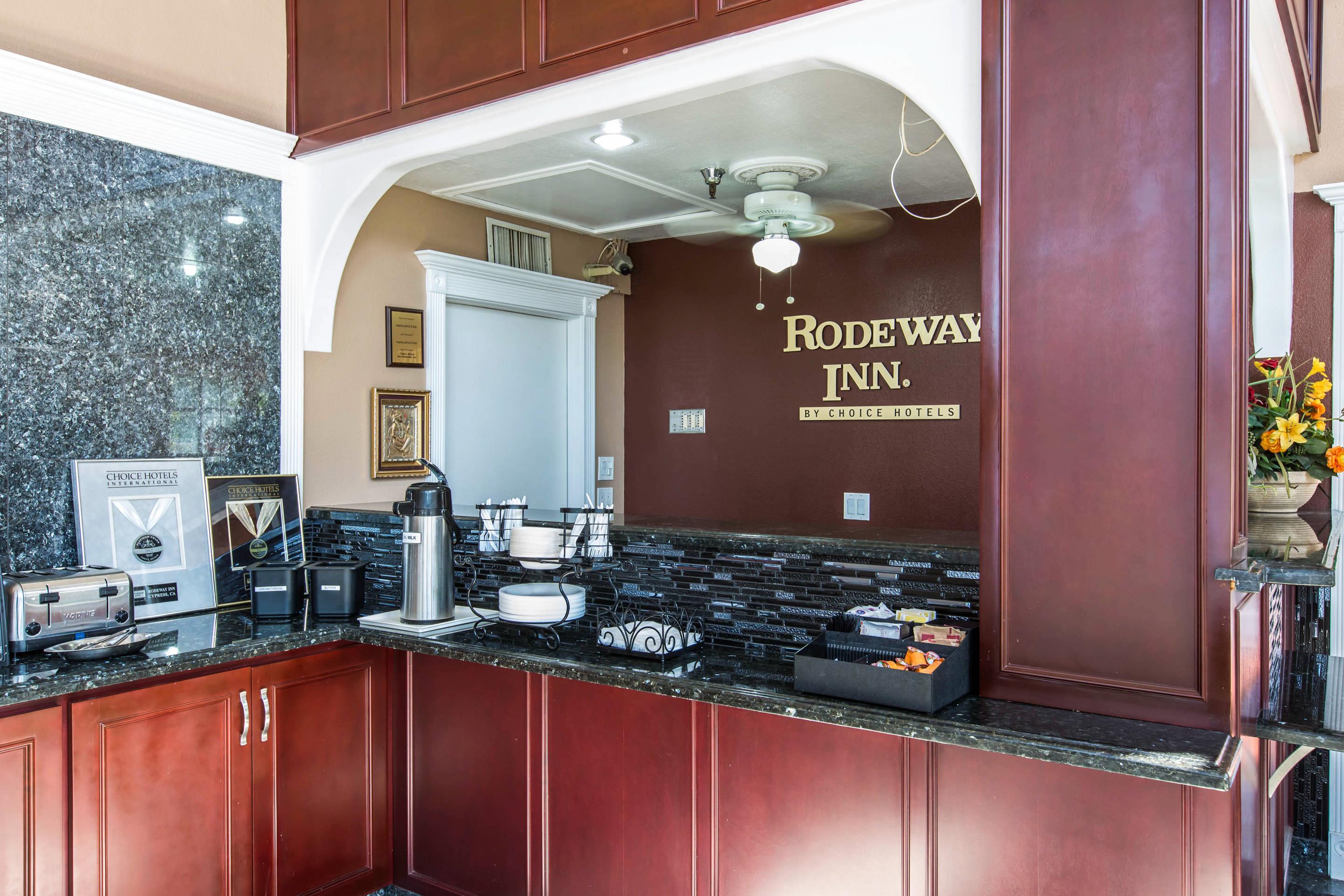 Lobby | Rodeway Inn Cypress - Buena Park