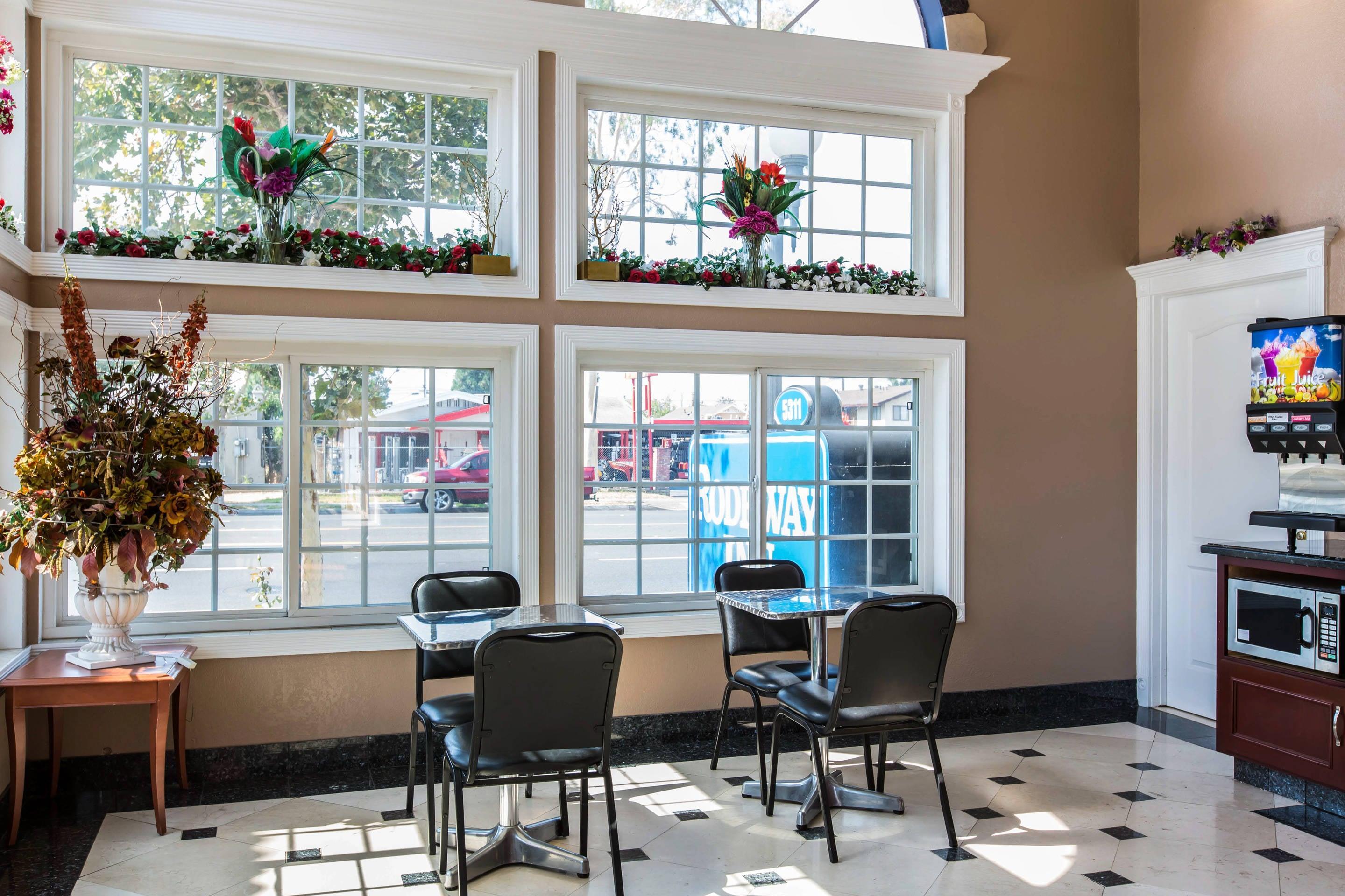 Hotel lobby | Rodeway Inn Cypress - Buena Park