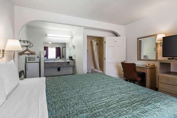  - Rodeway Inn Beaumont