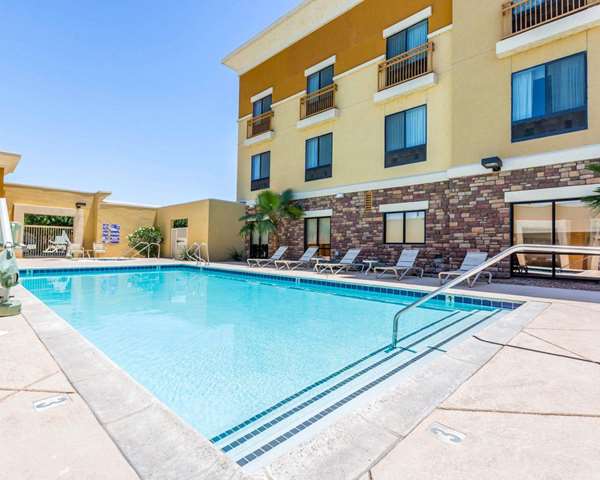 Pool - Comfort Suites Blythe - I-10, Exit 239