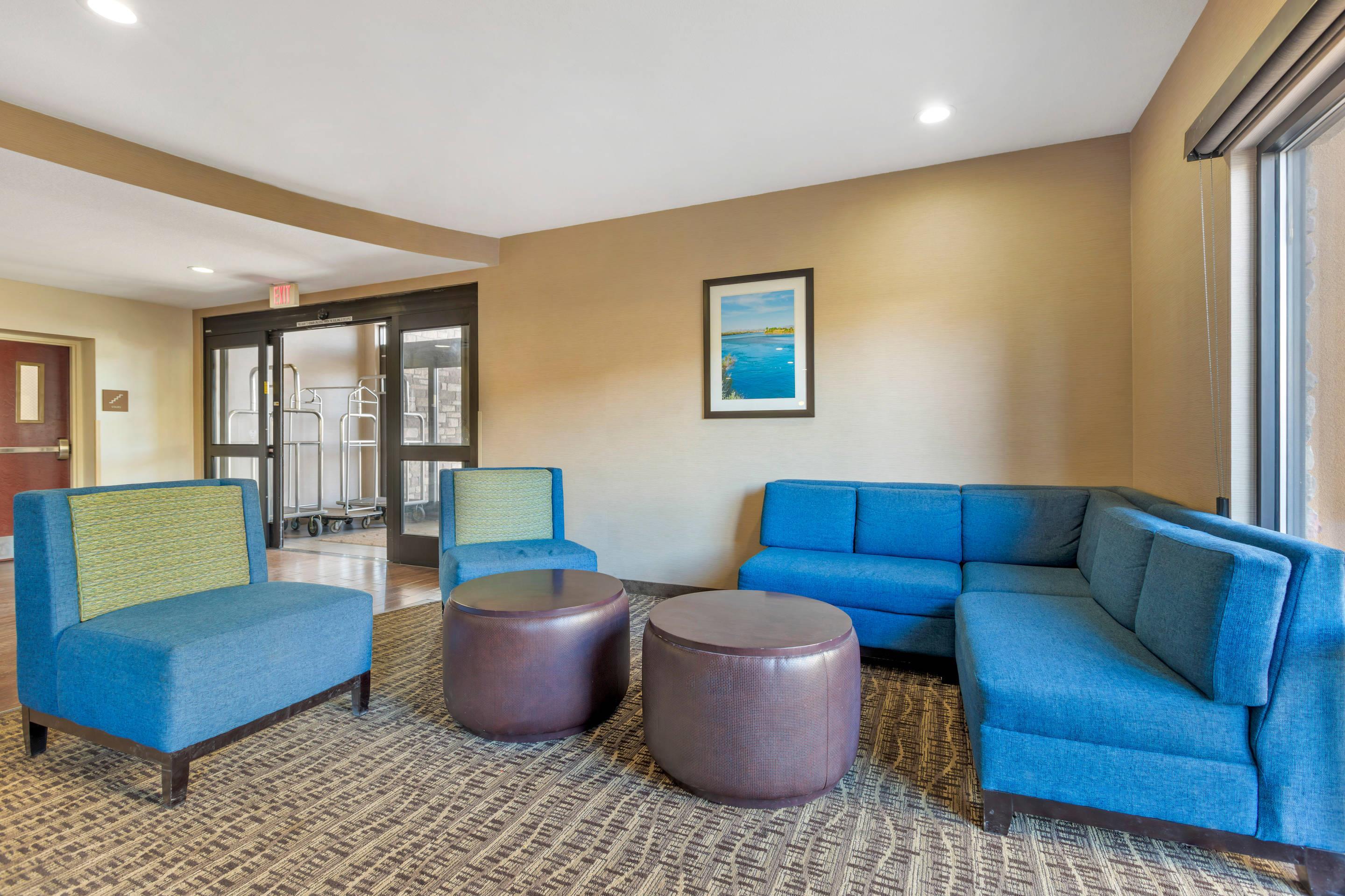 Hotel lobby | Comfort Suites Blythe