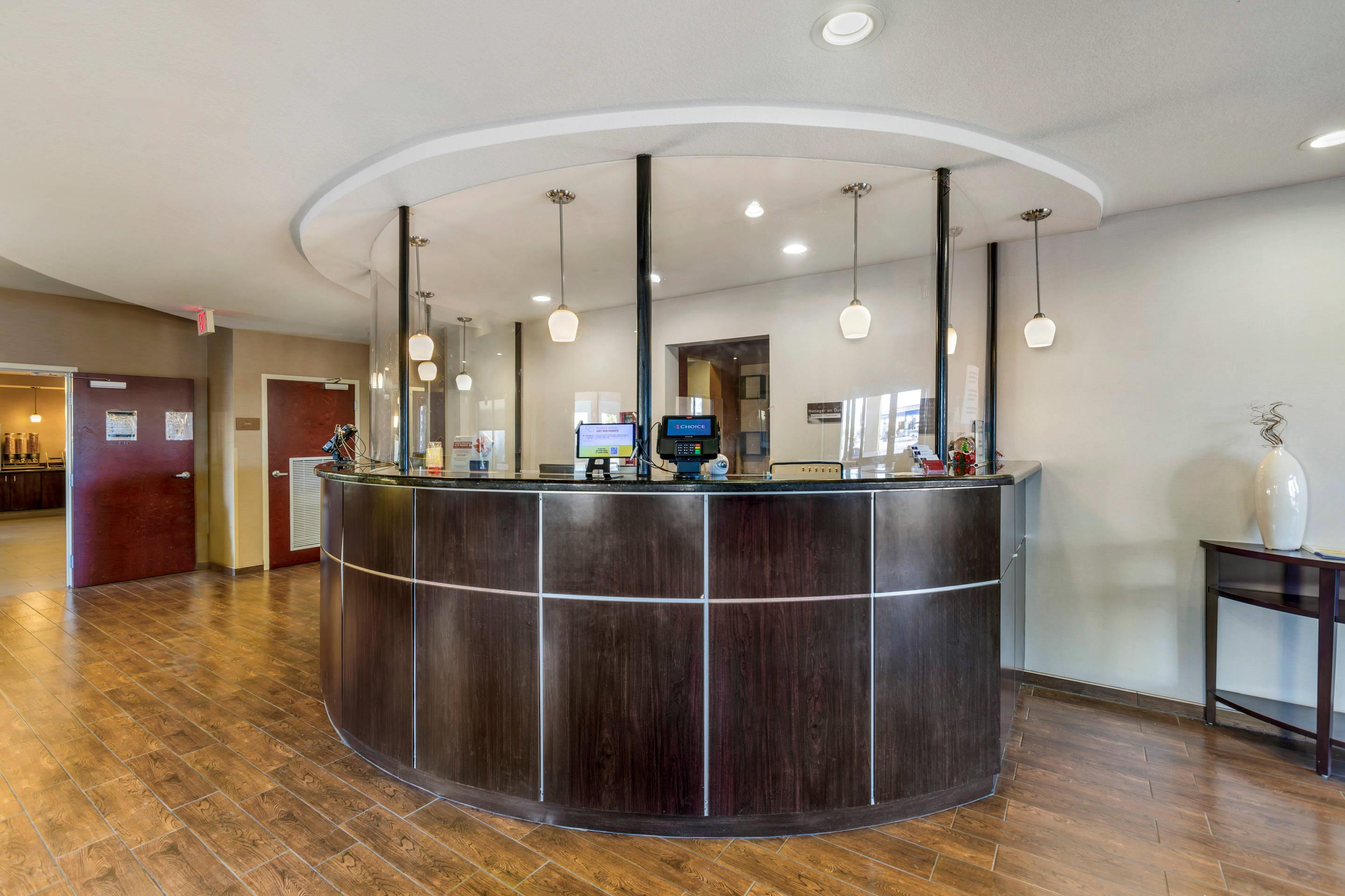 Front desk | Comfort Suites Blythe
