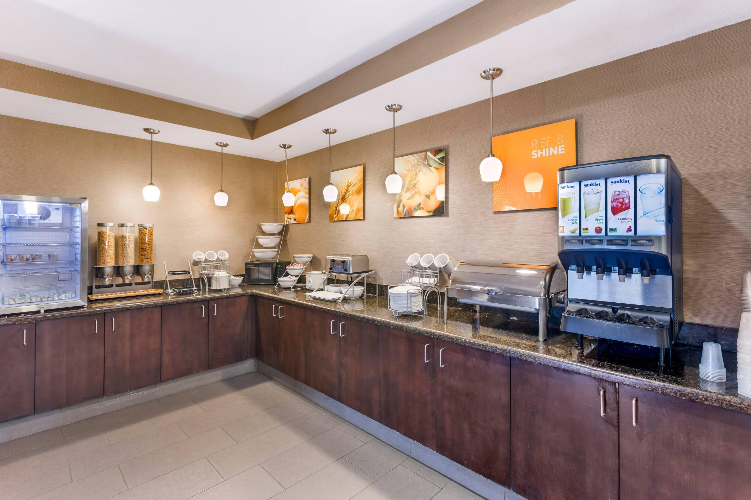 Breakfast area | Comfort Suites Blythe