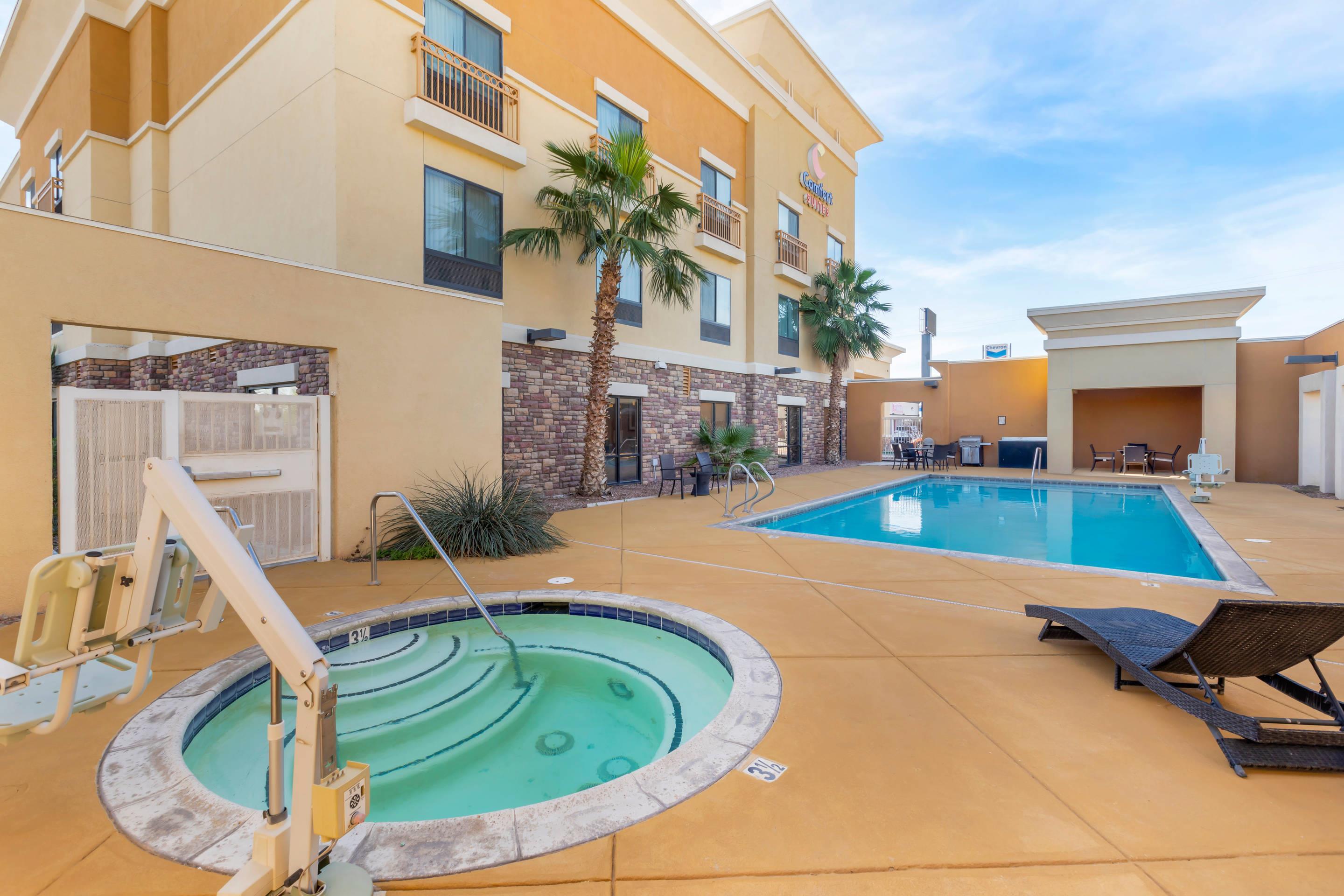 Outdoor hot tub | Comfort Suites Blythe