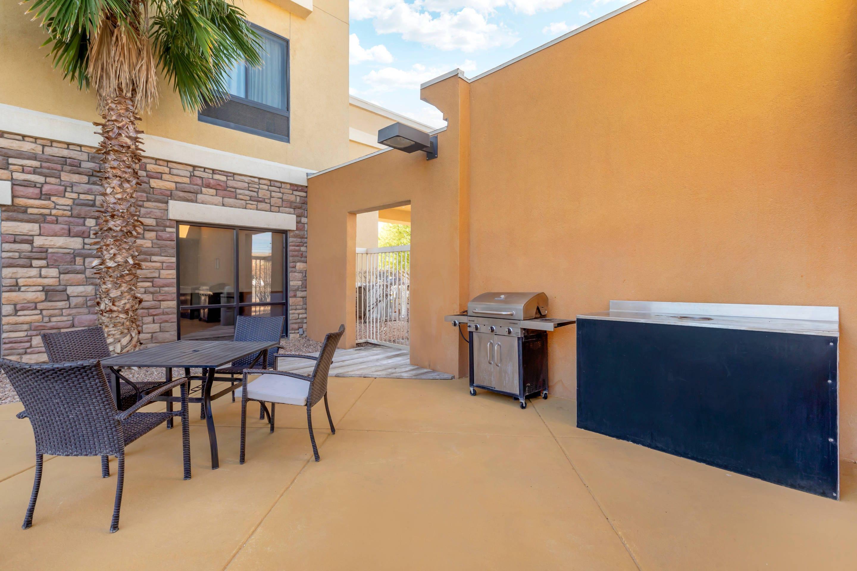Barbecue area | Comfort Suites Blythe