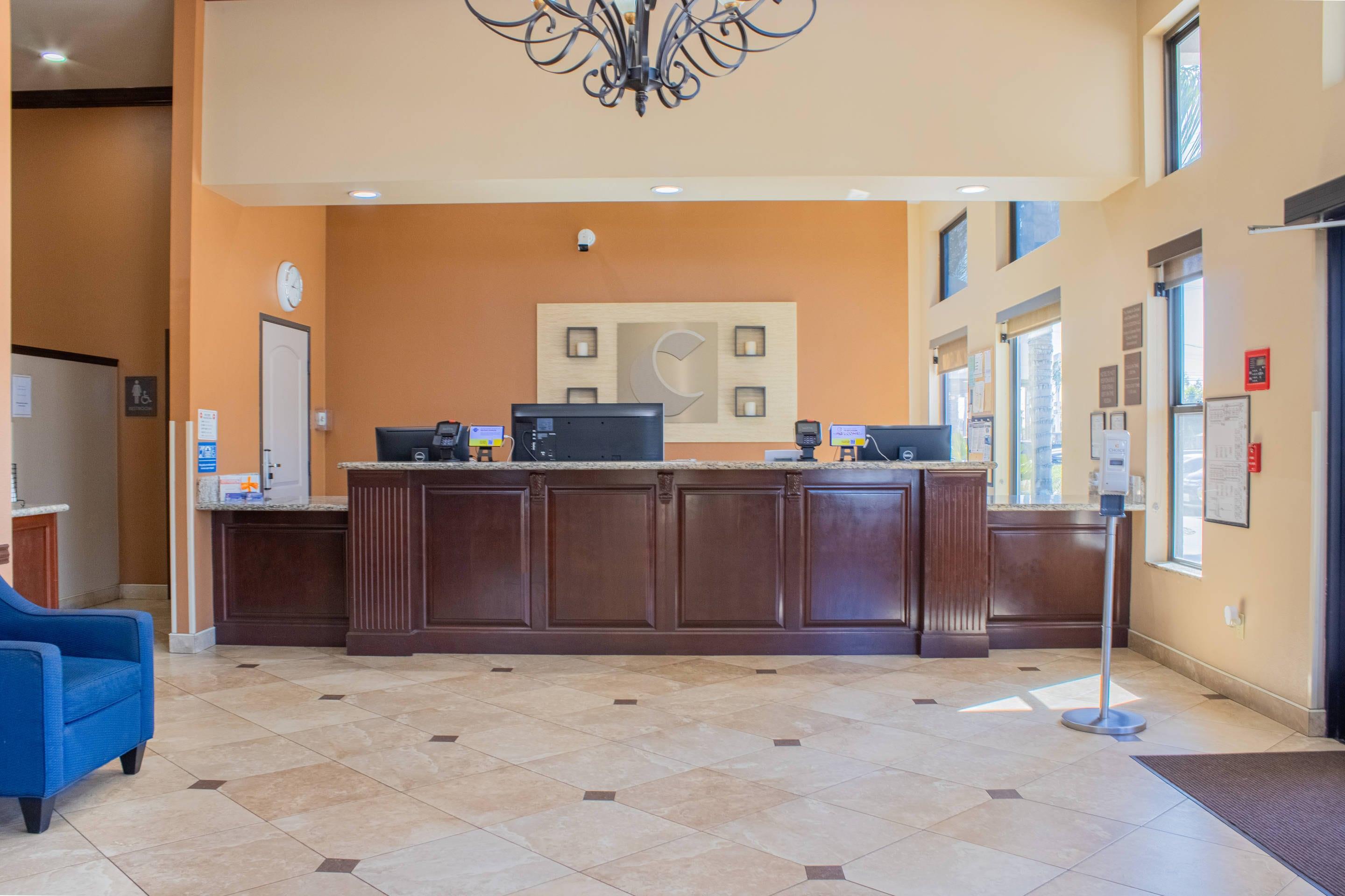 Front desk | Comfort Inn And Suites Colton