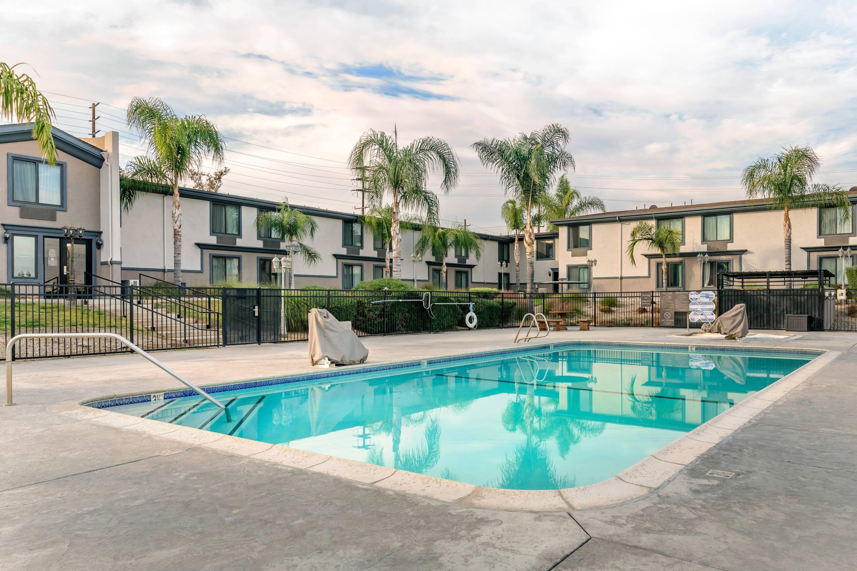 Outdoor pool | Comfort Inn And Suites Colton