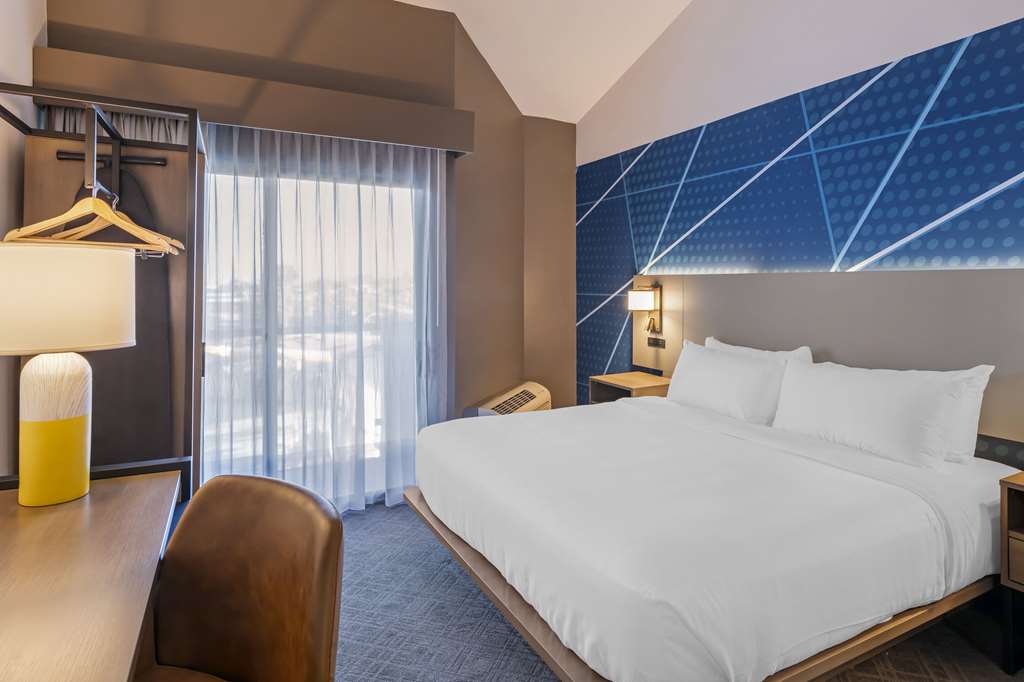 COMFORT INN AND SUITES IRVINE SPECT-guestroom-Guest Room,Suite,On-Site.jpg