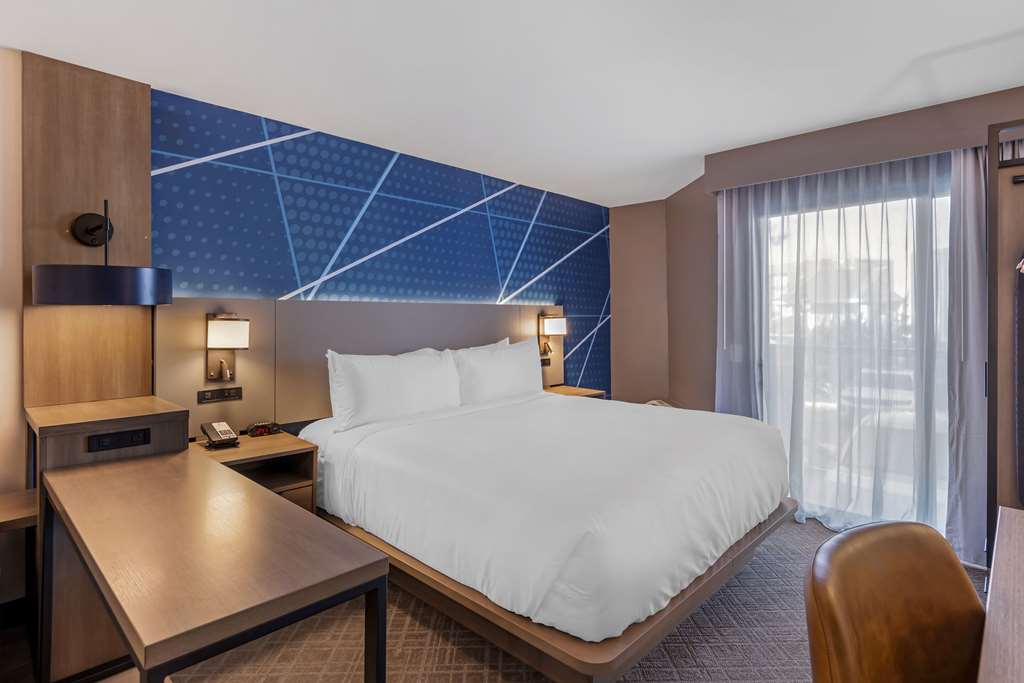 COMFORT INN AND SUITES IRVINE SPECT-guestroom-Guest Room,On-Site.jpg