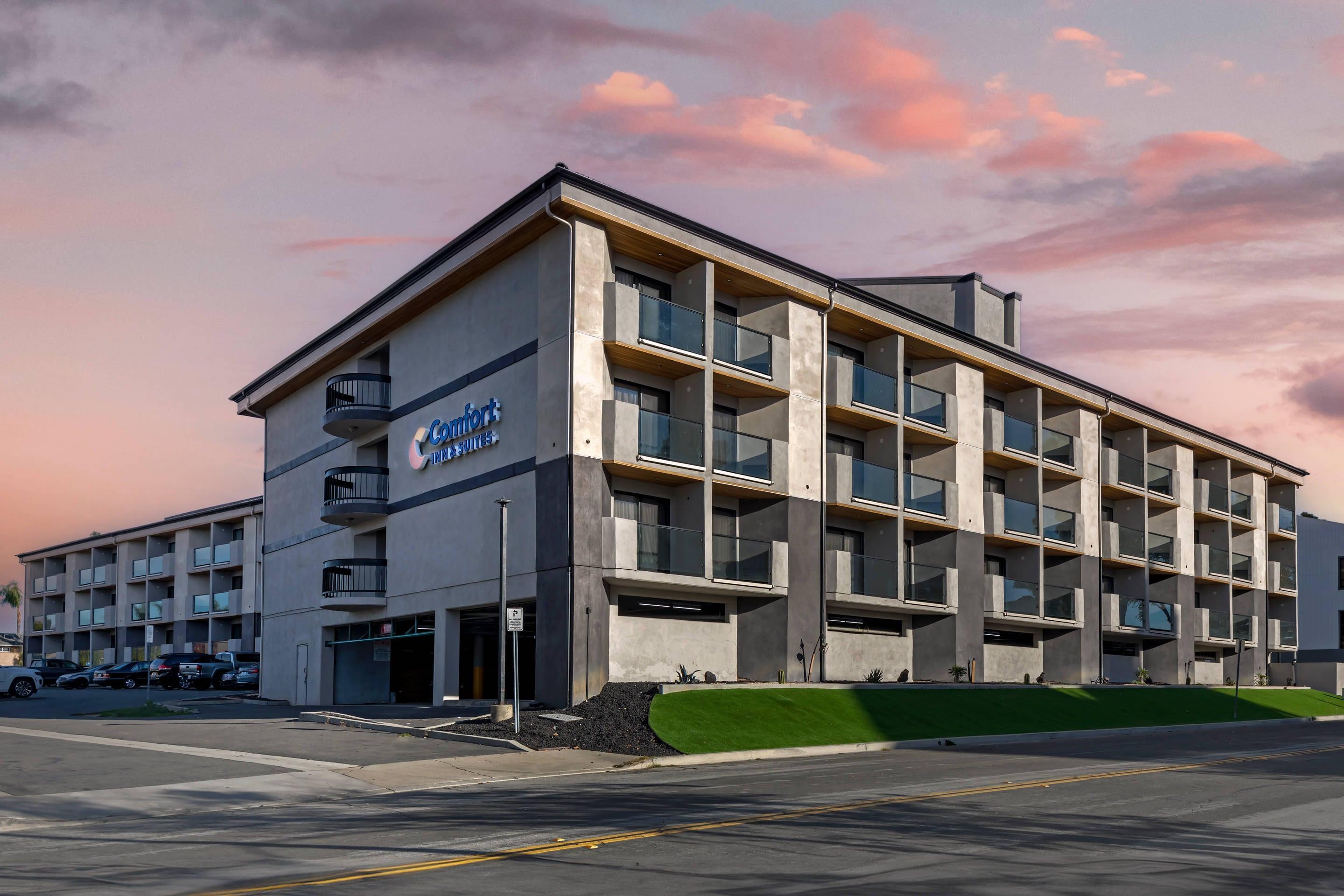 Twilight | Comfort Inn & Suites Irvine Spectrum