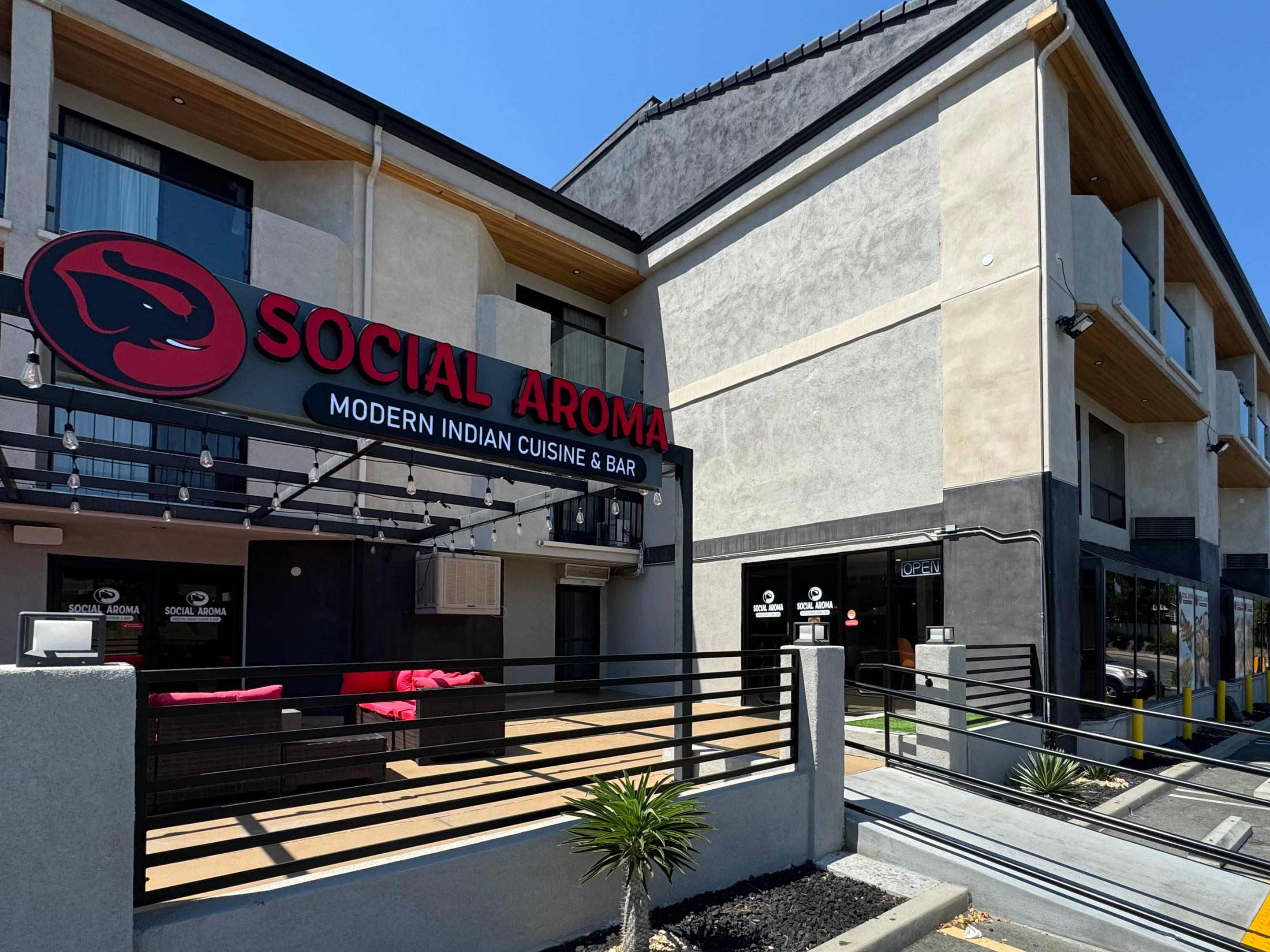 On-site restaurant | Comfort Inn & Suites Irvine Spectrum